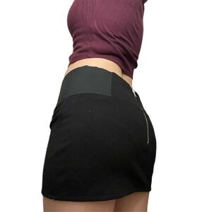 Vintage Y2K Charlotte Russe Black Bodycon Mini Skirt w Zipper Back; X-Small